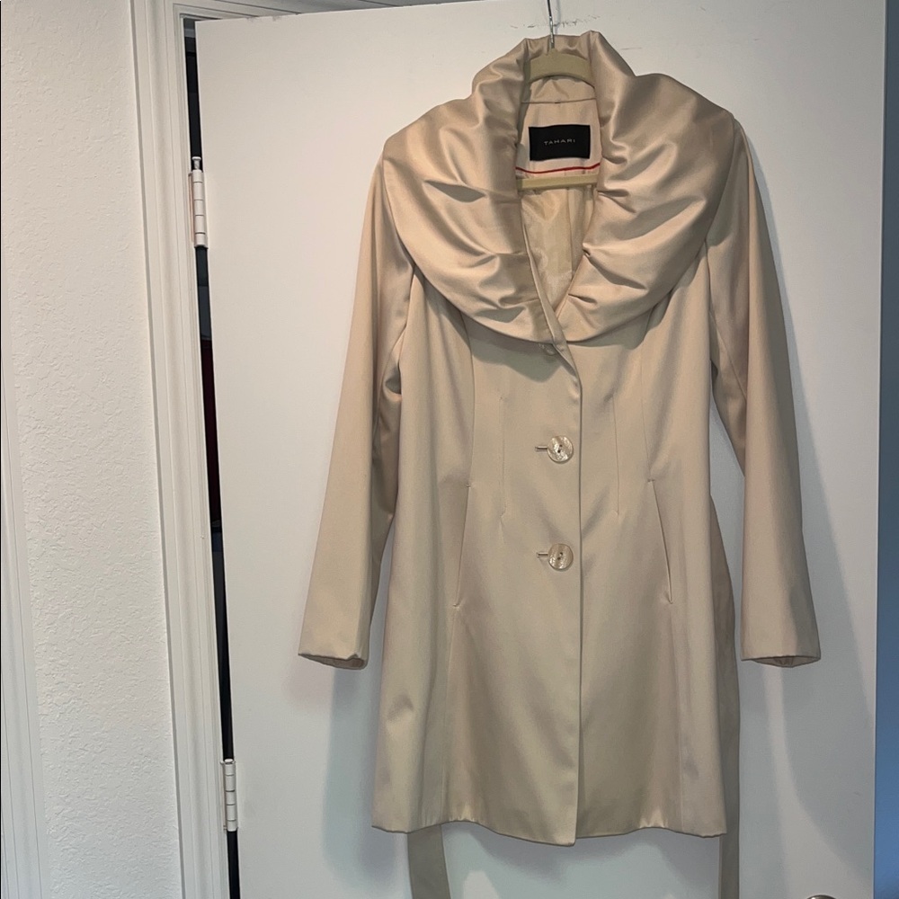 TAHARI Trench Coat Water Repellent Cream Woman’s Size 6